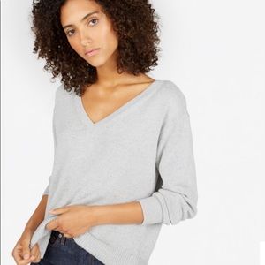 Everlane soft cotton v neck sweater grey
